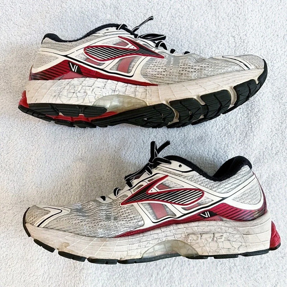 Brooks Revenna Men's White Red Running Shoe Sneaker Sz 9 / 42.5- 1101861D146 - Picture 12 of 13